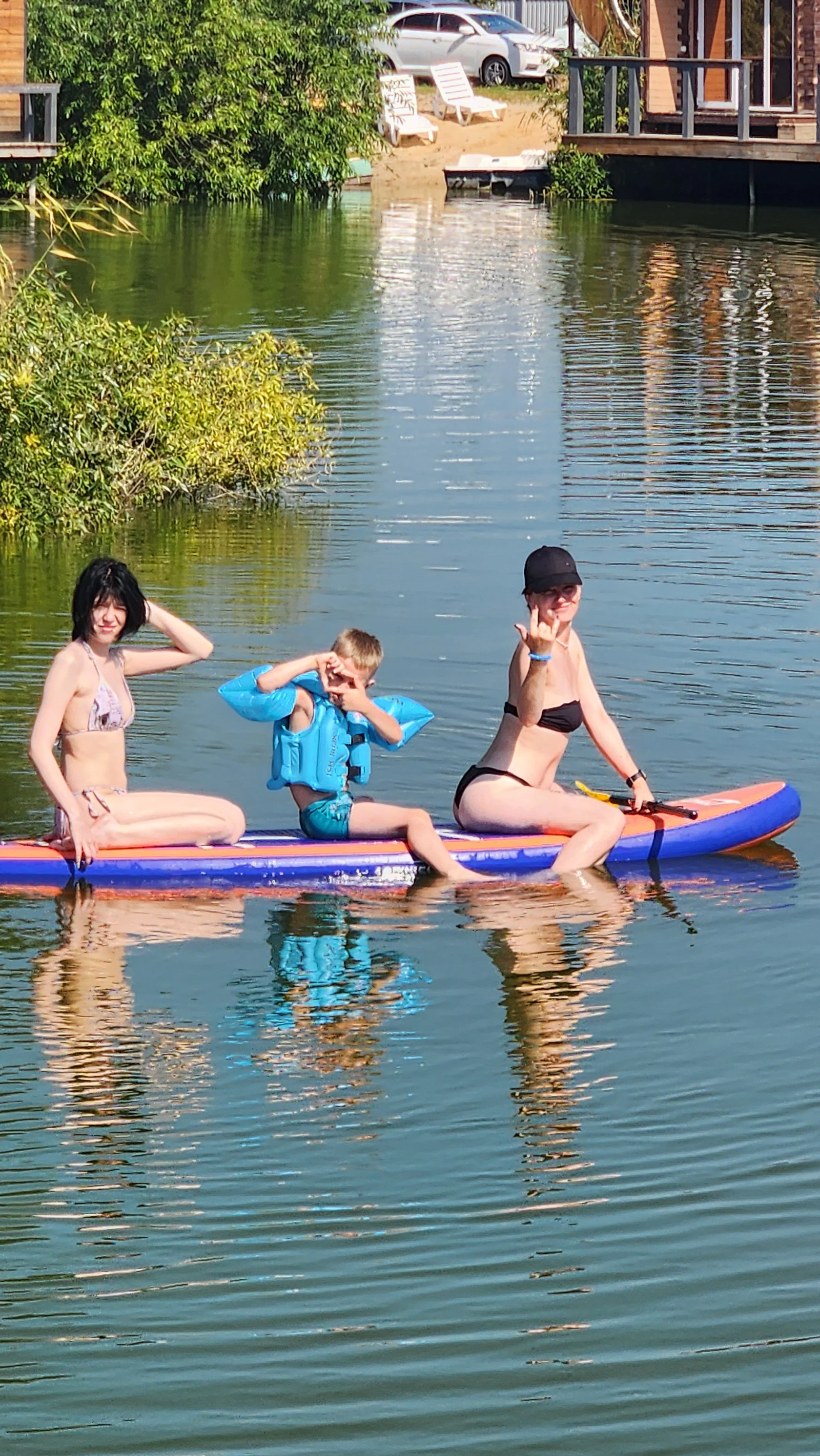 Летний отдых на SUP у пруда